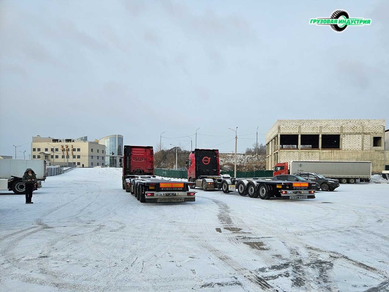 Отгрузка 2-х полуприцепов контейнеровозов SteelBear PF-41N-6 универсалов в Нижегородскую область
